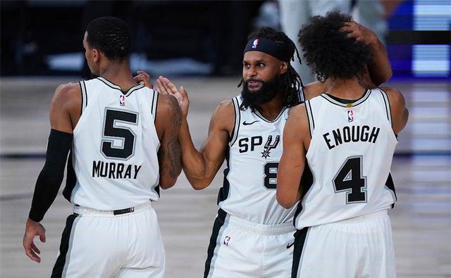 青年野手在 青年野手在